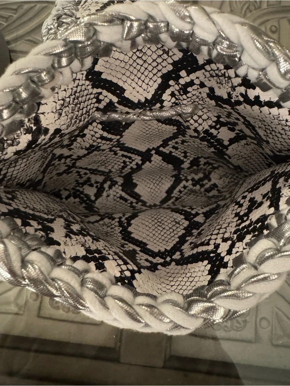 Bonita Bolso Snake-Print Fringe clutch bag in Black & white made by Yvonne